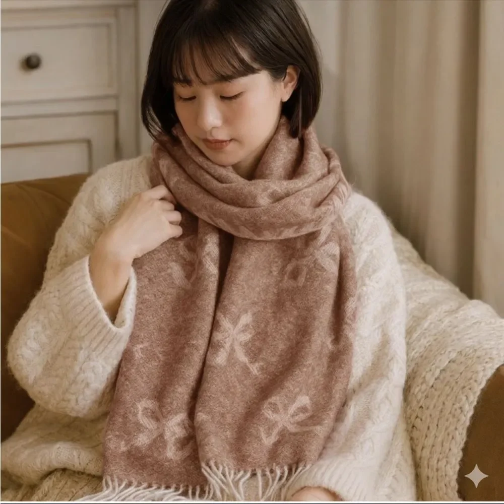 NWT Bow Pattern Fringe Scarf Tan
